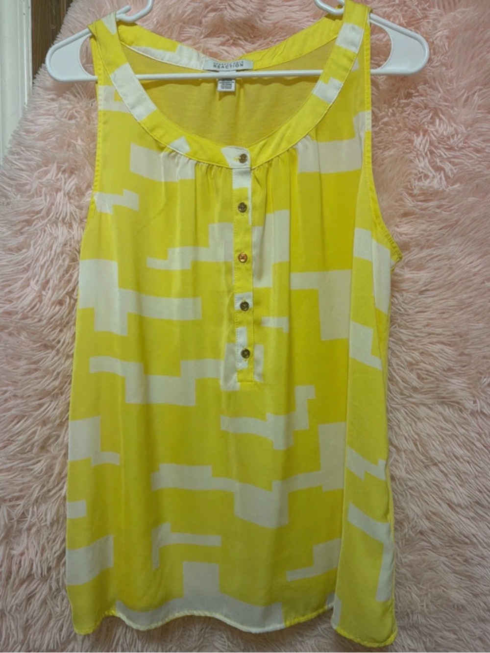 Kenneth Cole Yellow & white Sleeveless Button-Front Tank